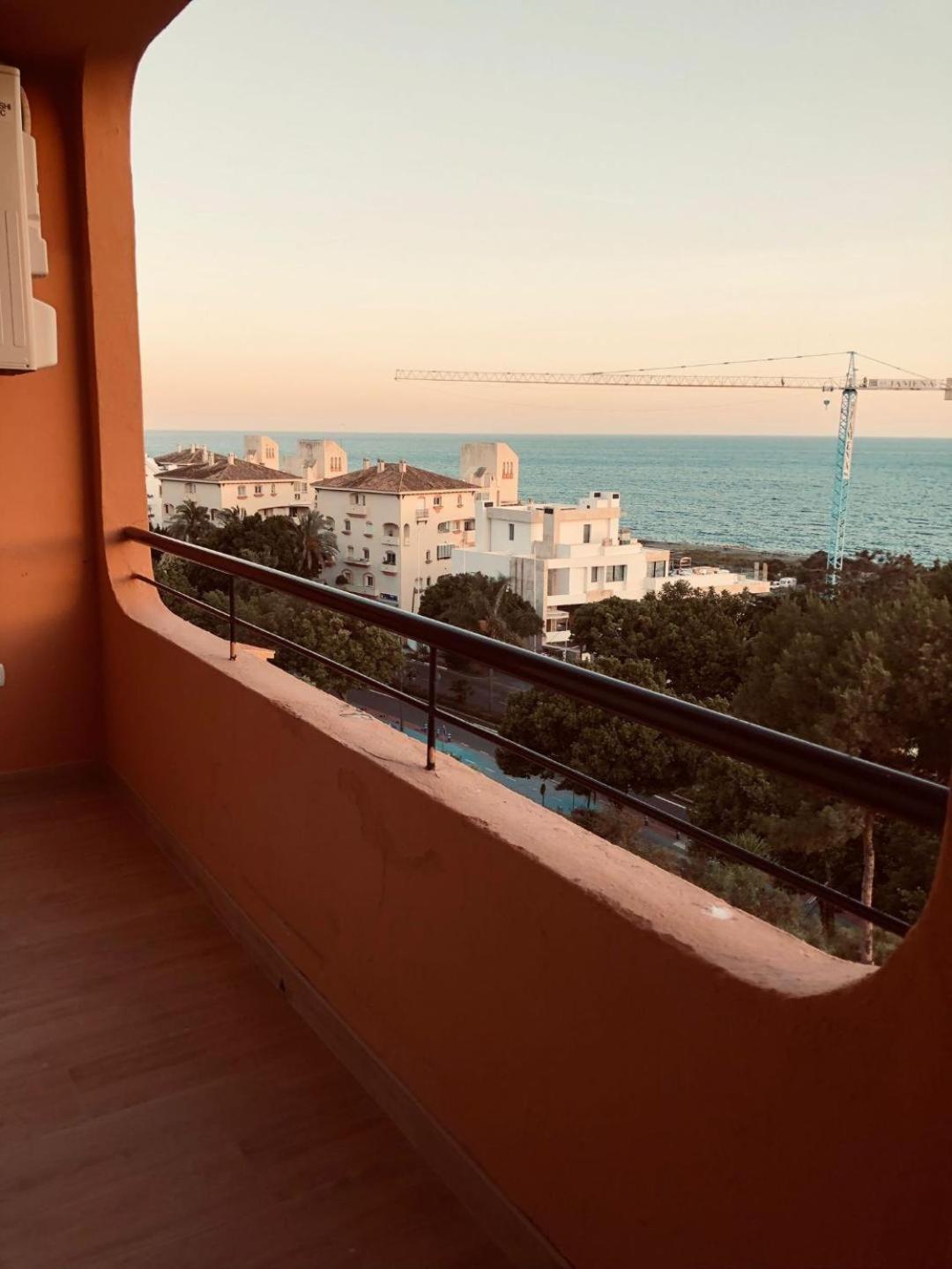 Apartamento Playa Del Cristo Estepona Ngoại thất bức ảnh
